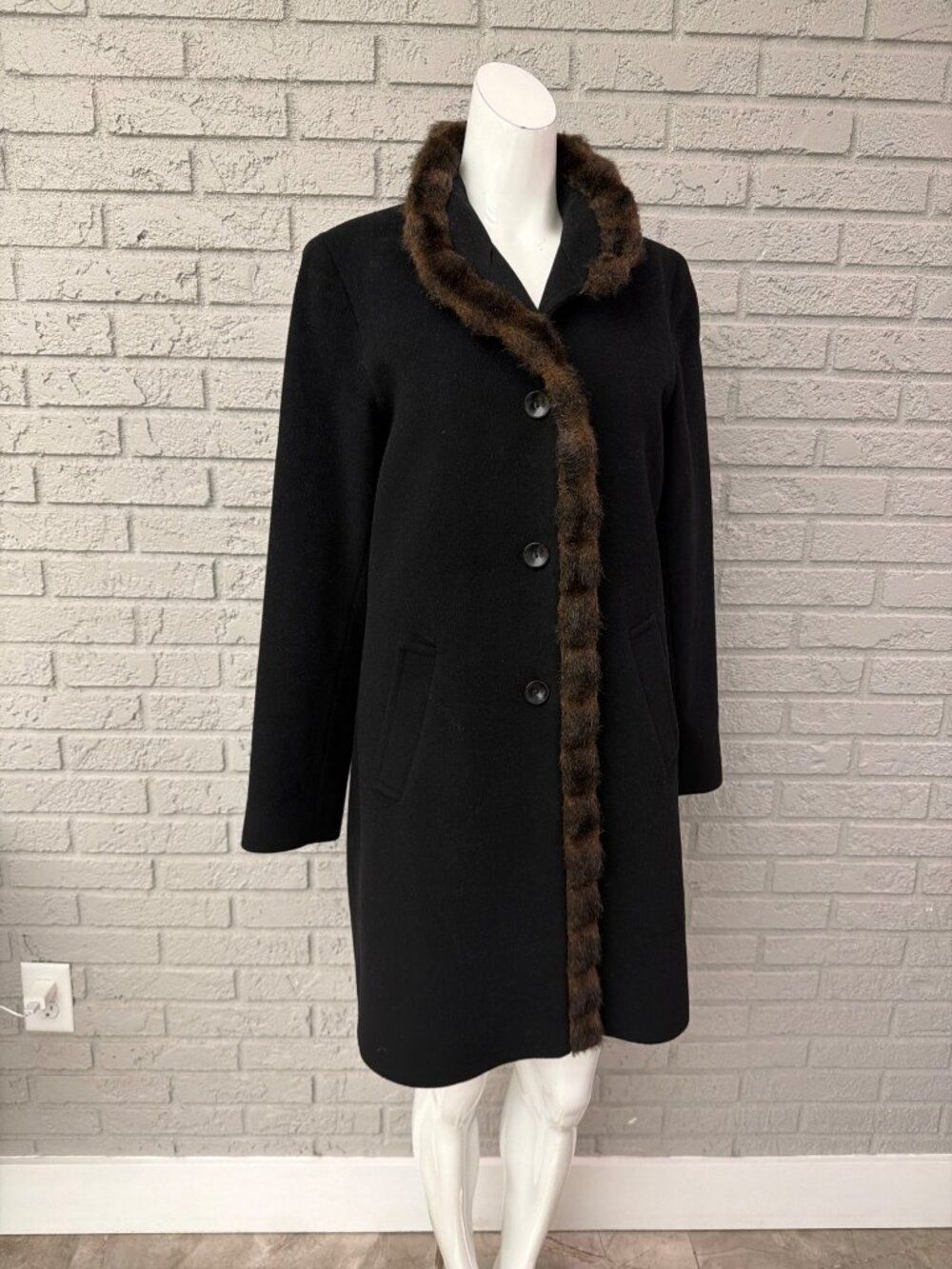 Nicole Miller Women’s Black Lamb Wool & Cashmere Peacoat Size 6
